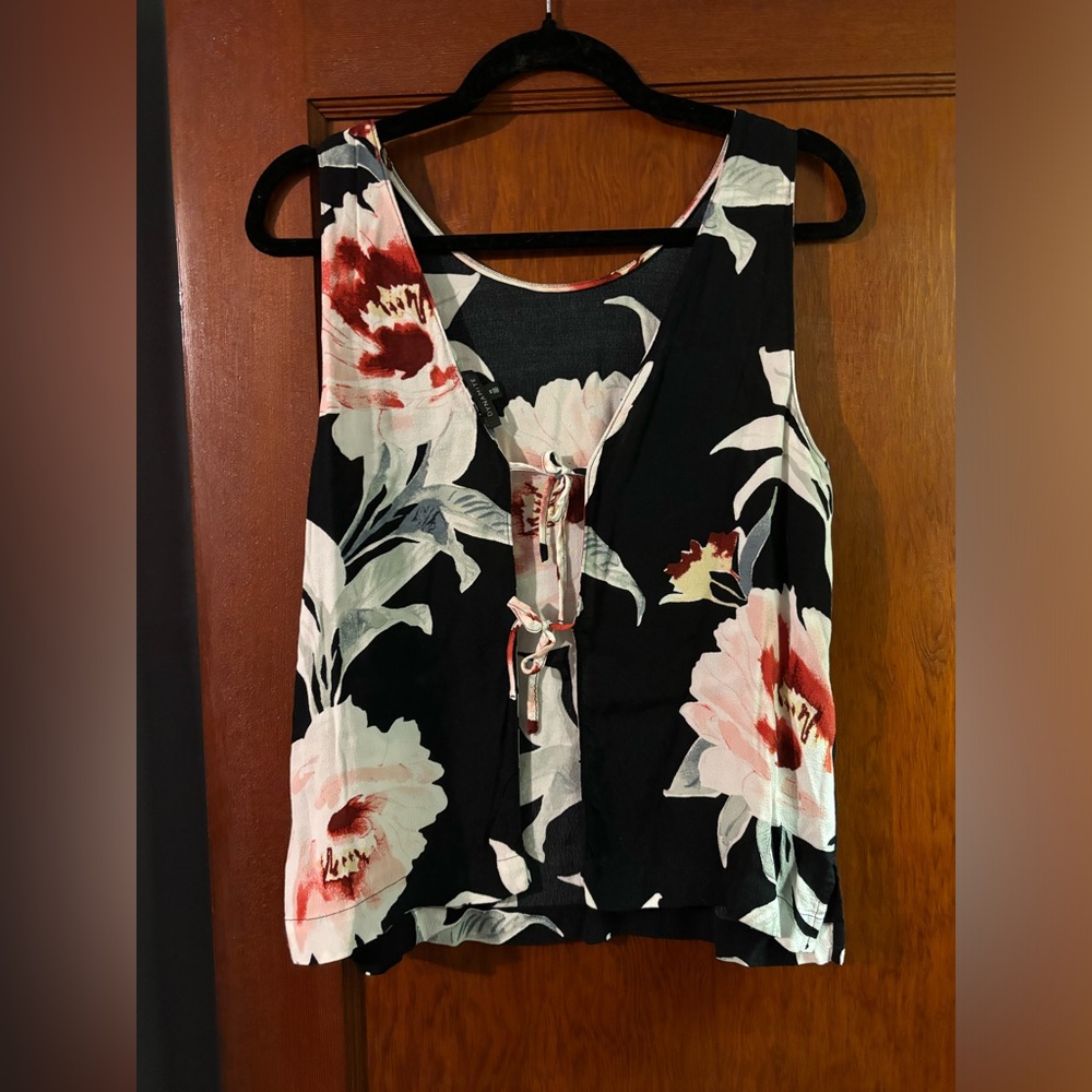 Dynamite Floral Top - Picture 4 of 8